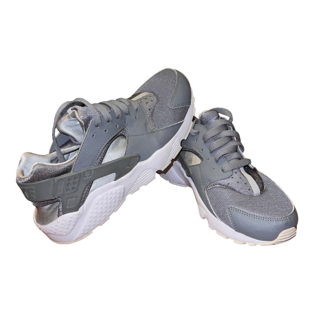 Athletic Nike 👟 Sneakers. Worn 4x no damage almost new!